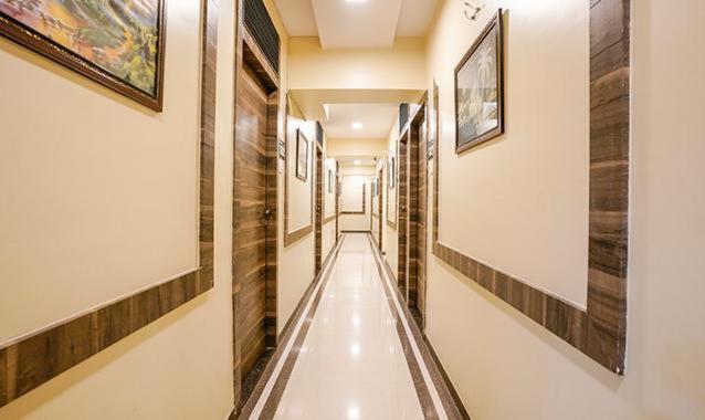 Hotel Crystal Park Near Nesco Exhibition Center Mumbai  Buitenkant foto