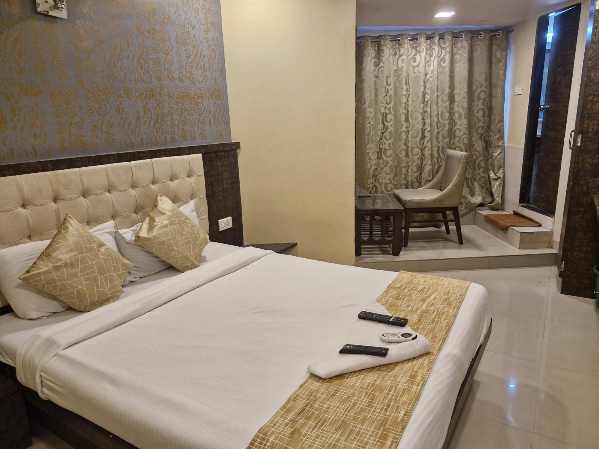 Hotel Crystal Park Near Nesco Exhibition Center Mumbai  Buitenkant foto